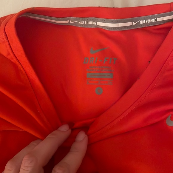 Coral/orange Nike dri fit long sleeve top size small - Picture 4 of 4